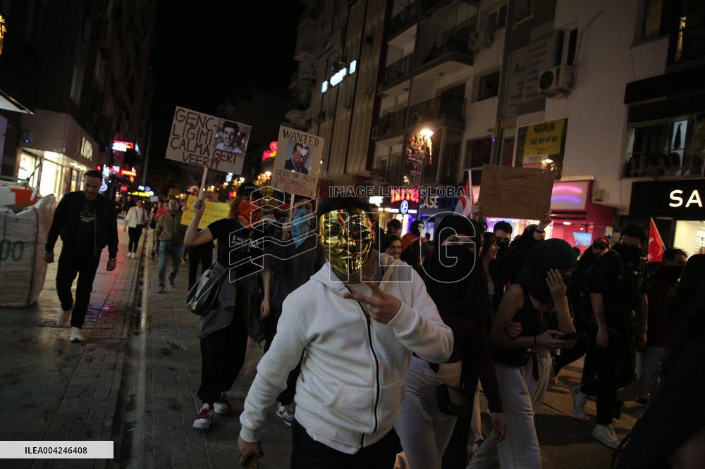 Protest in Izmir over jailing of Erdogan's main rival