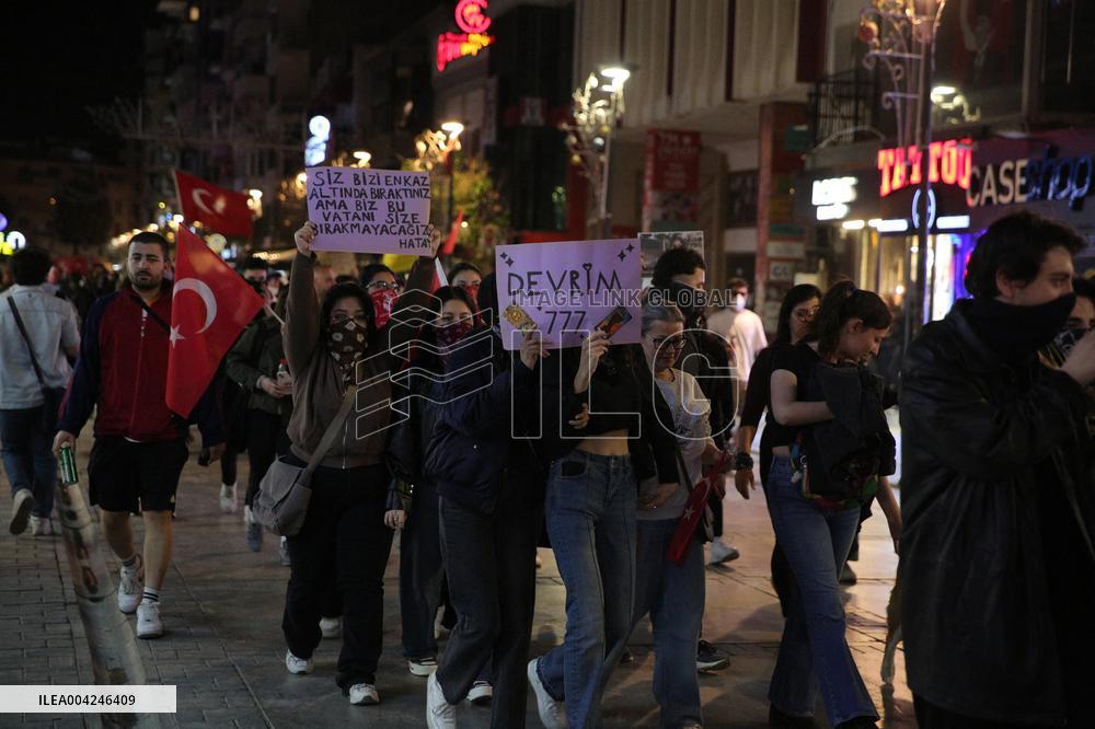 Protest in Izmir over jailing of Erdogan's main rival