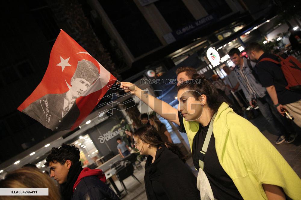 Protest in Izmir over jailing of Erdogan's main rival