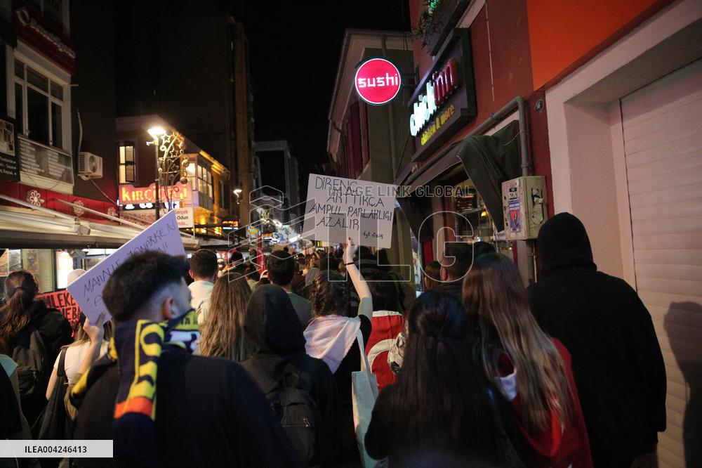 Protest in Izmir over jailing of Erdogan's main rival