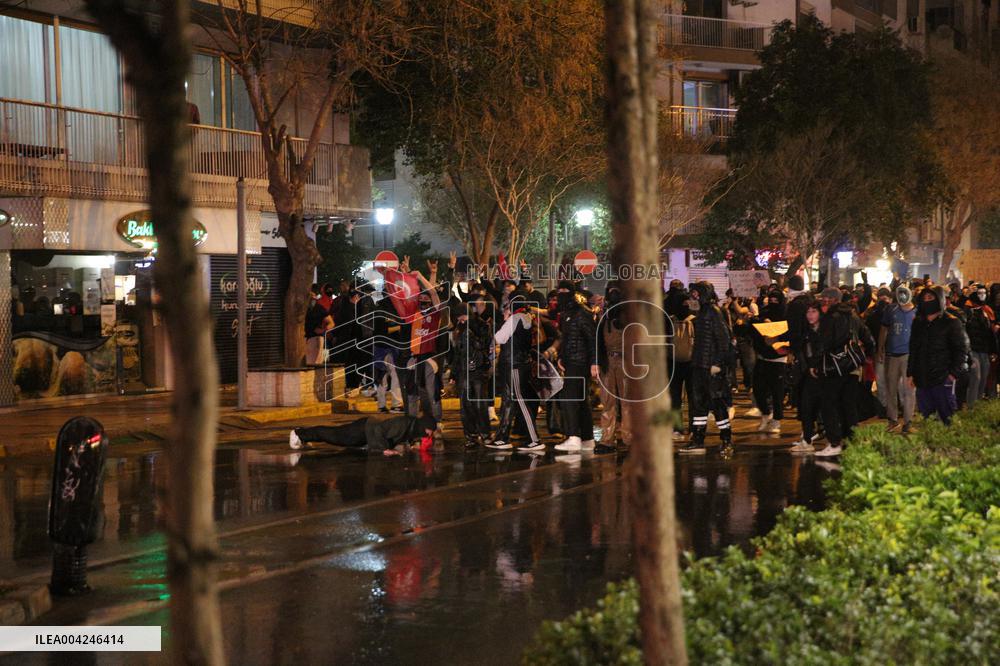 Protest in Izmir over jailing of Erdogan's main rival