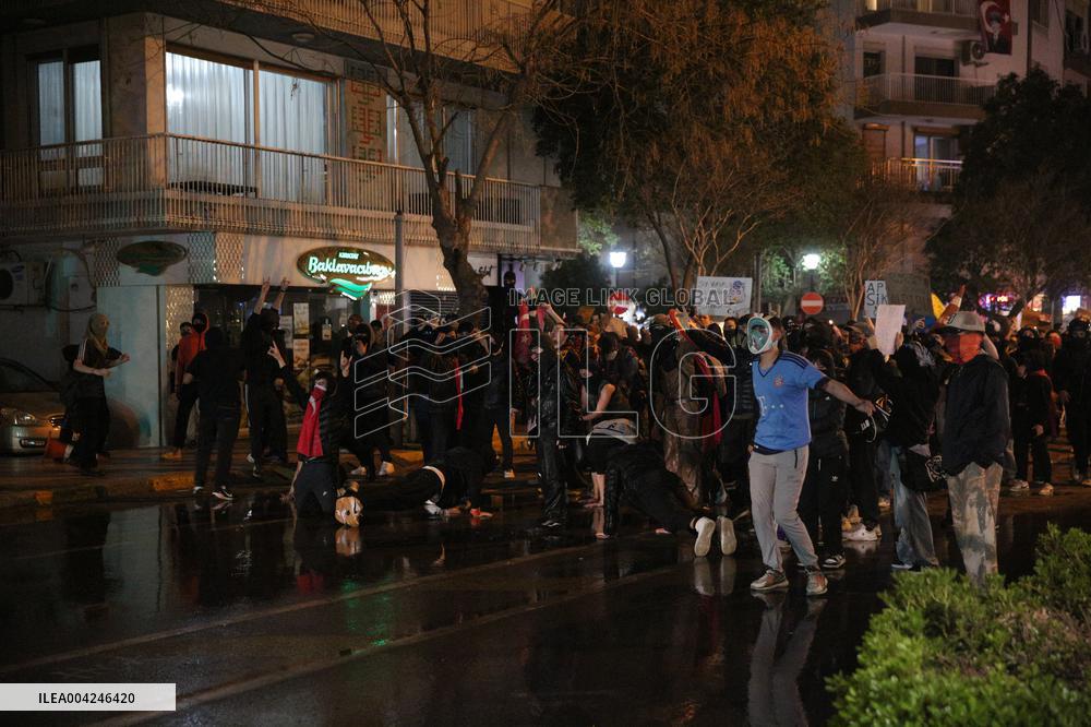 Protest in Izmir over jailing of Erdogan's main rival