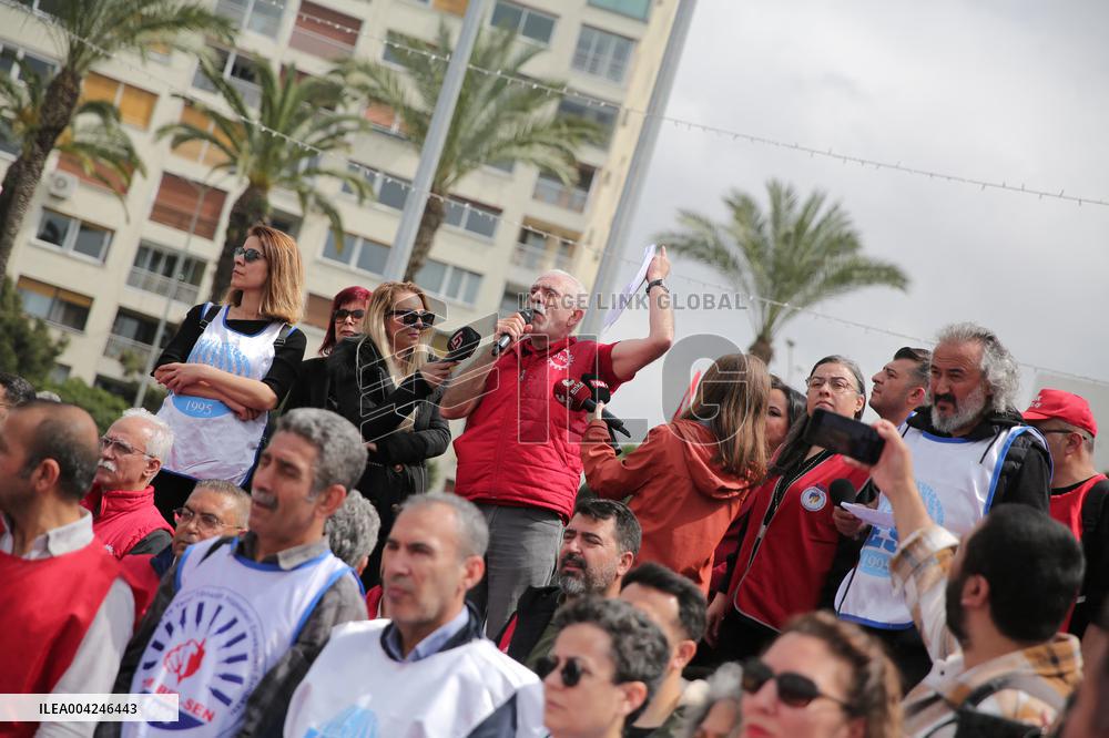 Workers on strike in Izmir over jailing of Erdogan's main rival