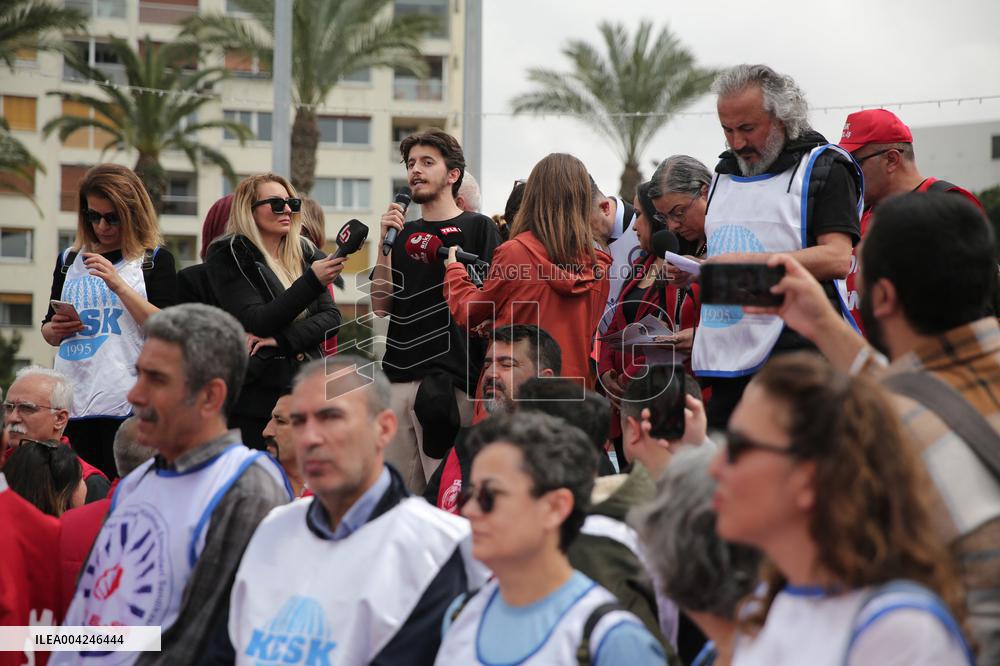 Workers on strike in Izmir over jailing of Erdogan's main rival