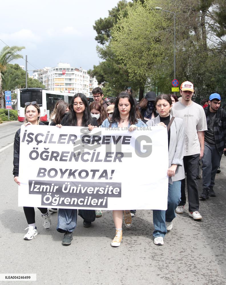 University students protest over jailing of Erdogan's main rival - Izmir