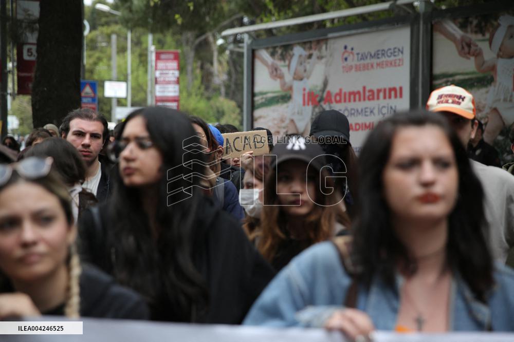 University students protest over jailing of Erdogan's main rival - Izmir