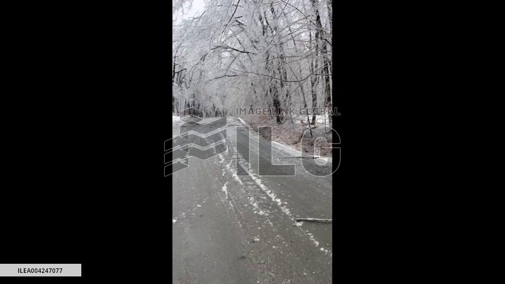 Canada: Major Ice Storm Leaves Thousands Without Power in Ontario