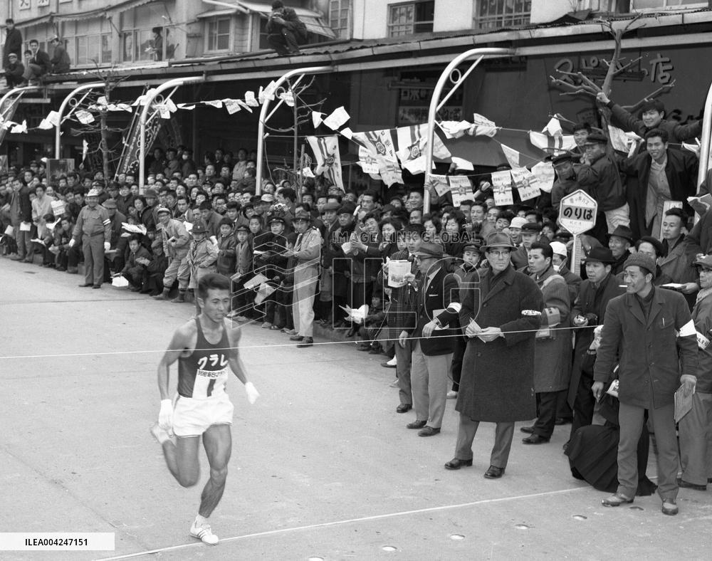 Ex-marathon world record holder Terasawa dies at 90