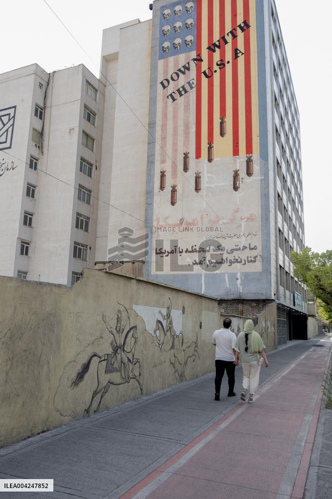 Anti-US Mural in Tehran
