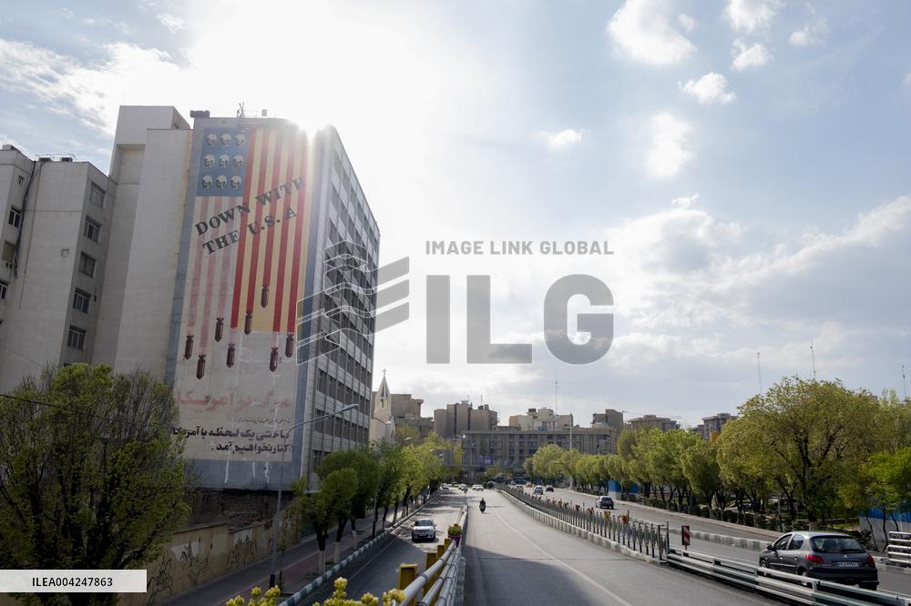 Anti-US Mural in Tehran