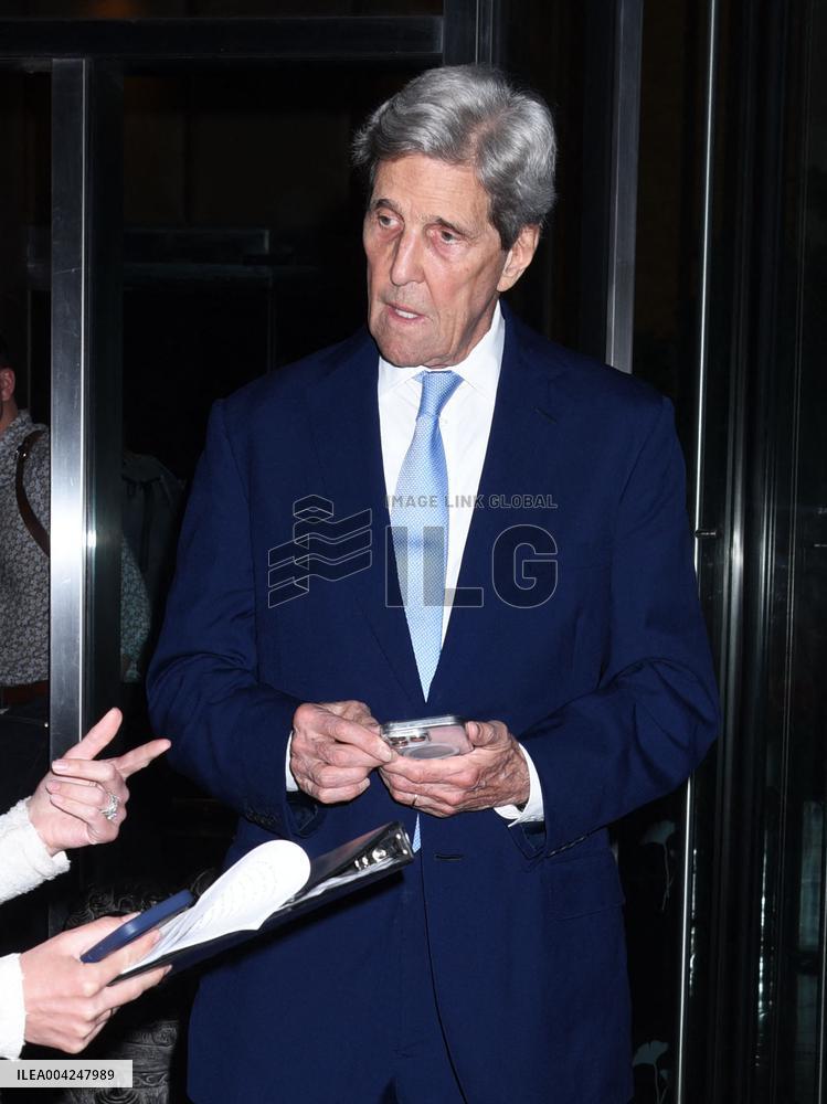 John Kerry Outside His Hotel - NYC