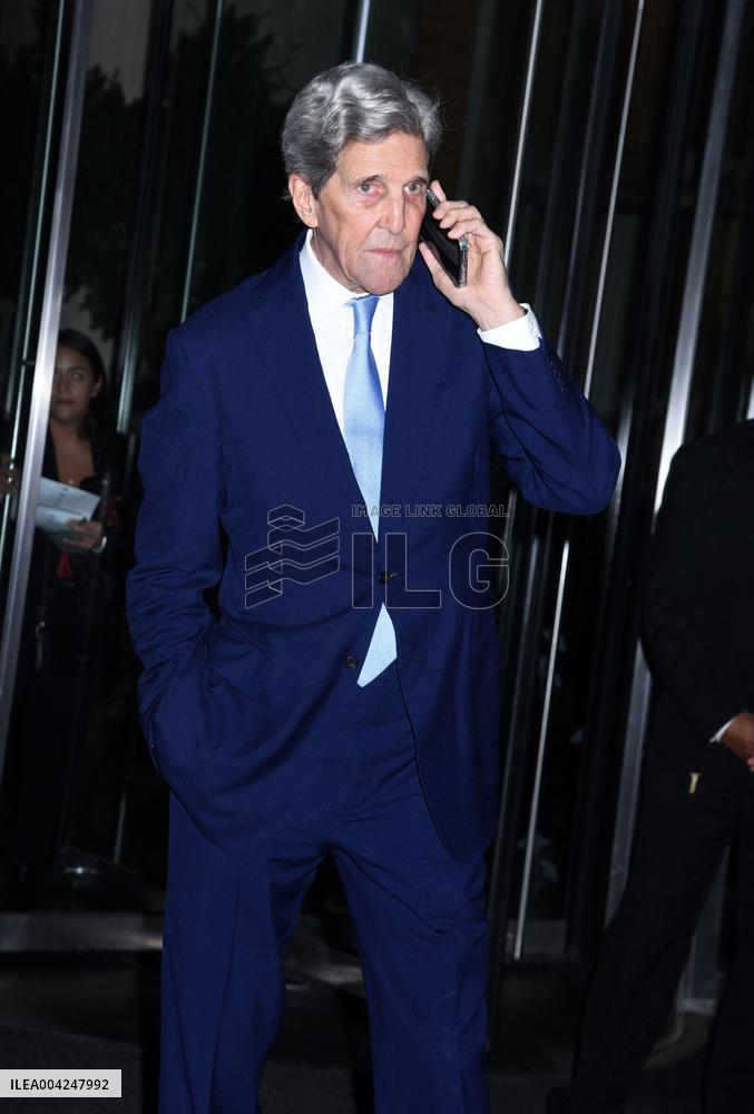 John Kerry Outside His Hotel - NYC