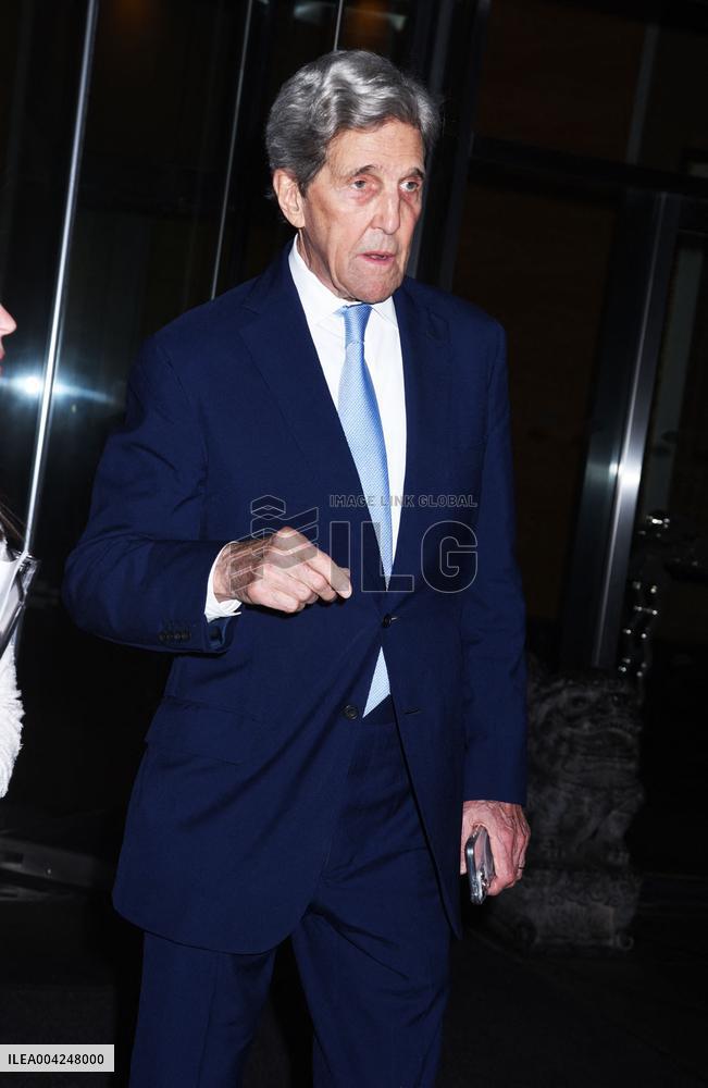 John Kerry Outside His Hotel - NYC