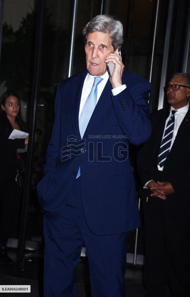 John Kerry Outside His Hotel - NYC