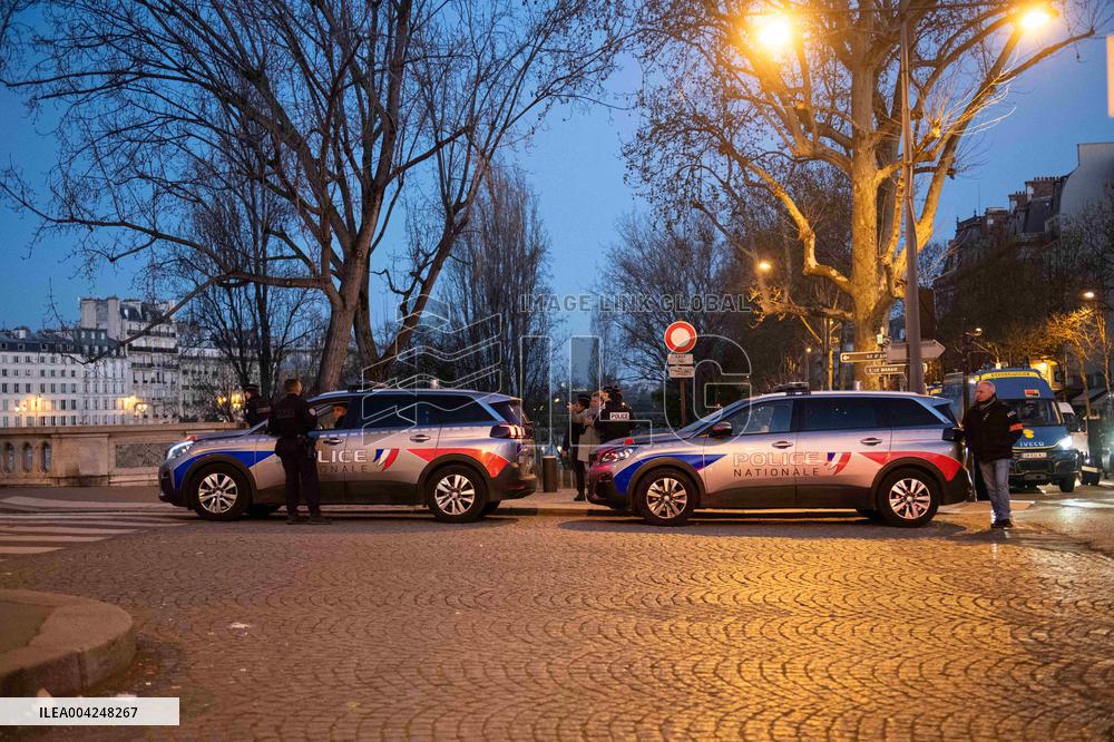 Police Clear Migrant Camp Along Seine After Gaite Lyrique Eviction - Paris