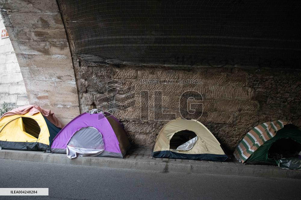 Police Clear Migrant Camp Along Seine After Gaite Lyrique Eviction - Paris