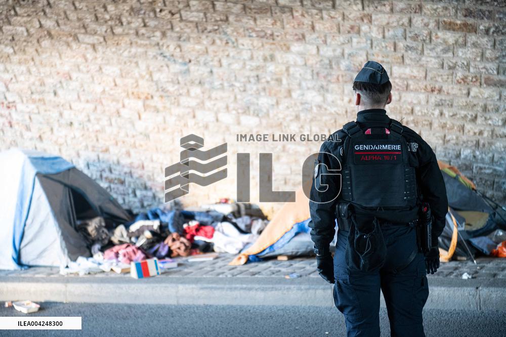 Police Clear Migrant Camp Along Seine After Gaite Lyrique Eviction - Paris