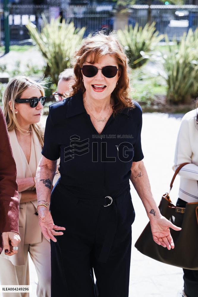 Susan Sarandon At Fabrizio Ferri’s Breathtaking Exhibition Opening - Milan