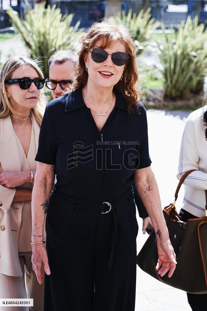 Susan Sarandon At Fabrizio Ferri’s Breathtaking Exhibition Opening - Milan
