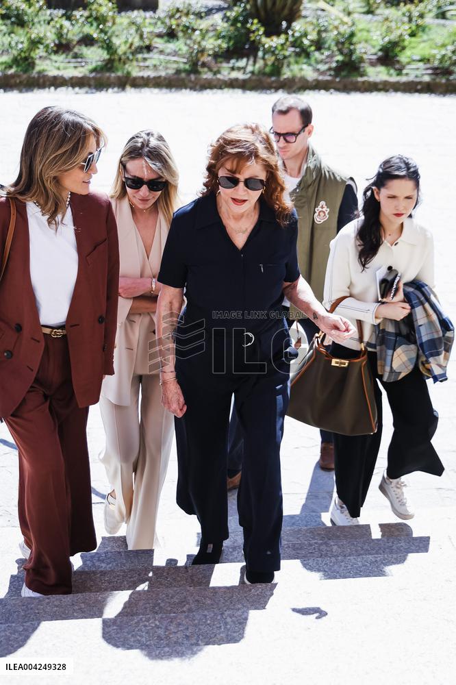 Susan Sarandon At Fabrizio Ferri’s Breathtaking Exhibition Opening - Milan
