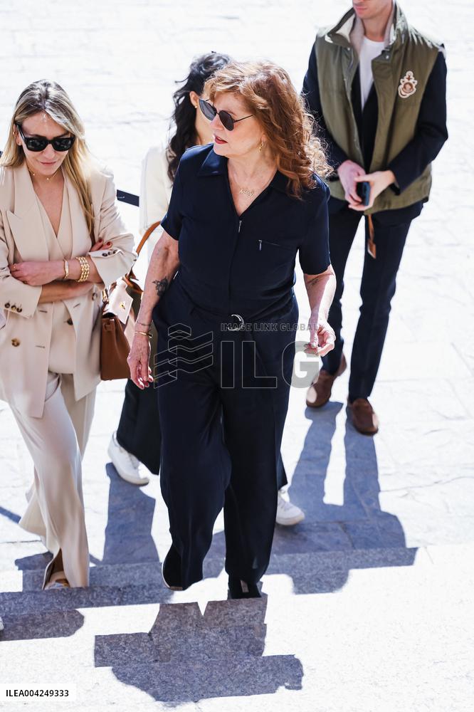 Susan Sarandon At Fabrizio Ferri’s Breathtaking Exhibition Opening - Milan
