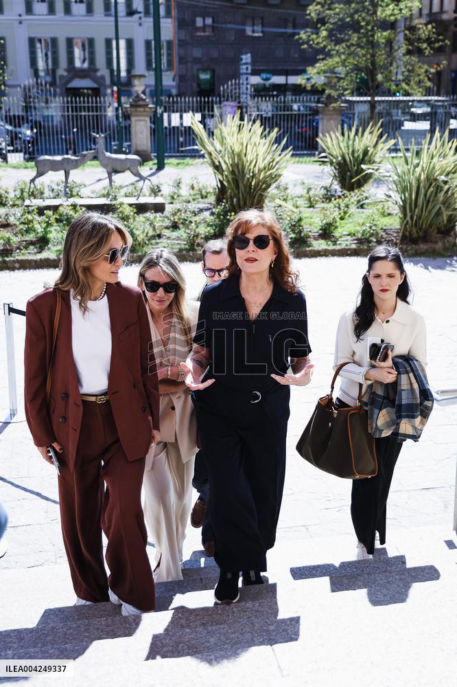 Susan Sarandon At Fabrizio Ferri’s Breathtaking Exhibition Opening - Milan