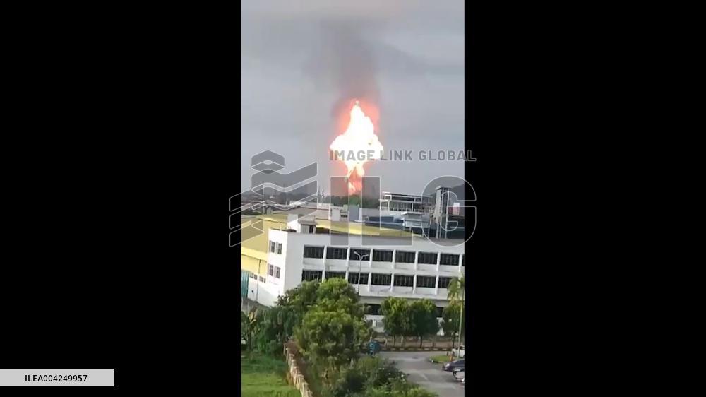 Malaysia: Gas Pipeline Fire Erupts in Puchong, Prompting Evacuations 6