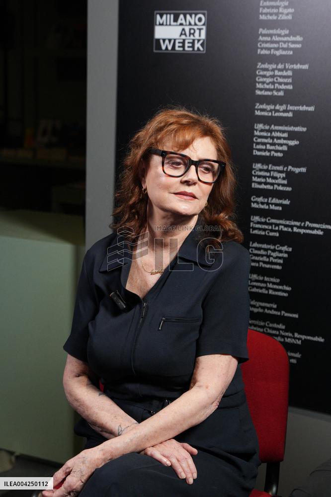 Susan Sarandon Joins Fabrizio Ferri for Breath Taking at Milan Art Week - Milan