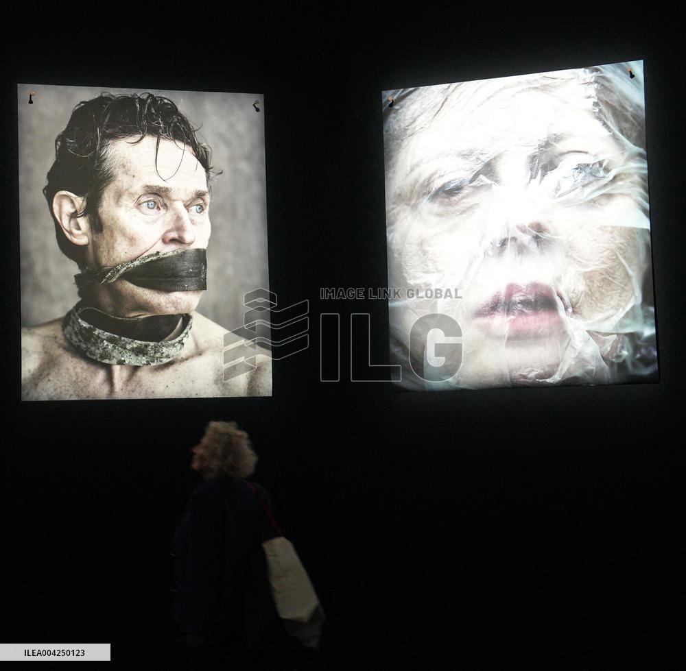 Susan Sarandon Joins Fabrizio Ferri for Breath Taking at Milan Art Week - Milan