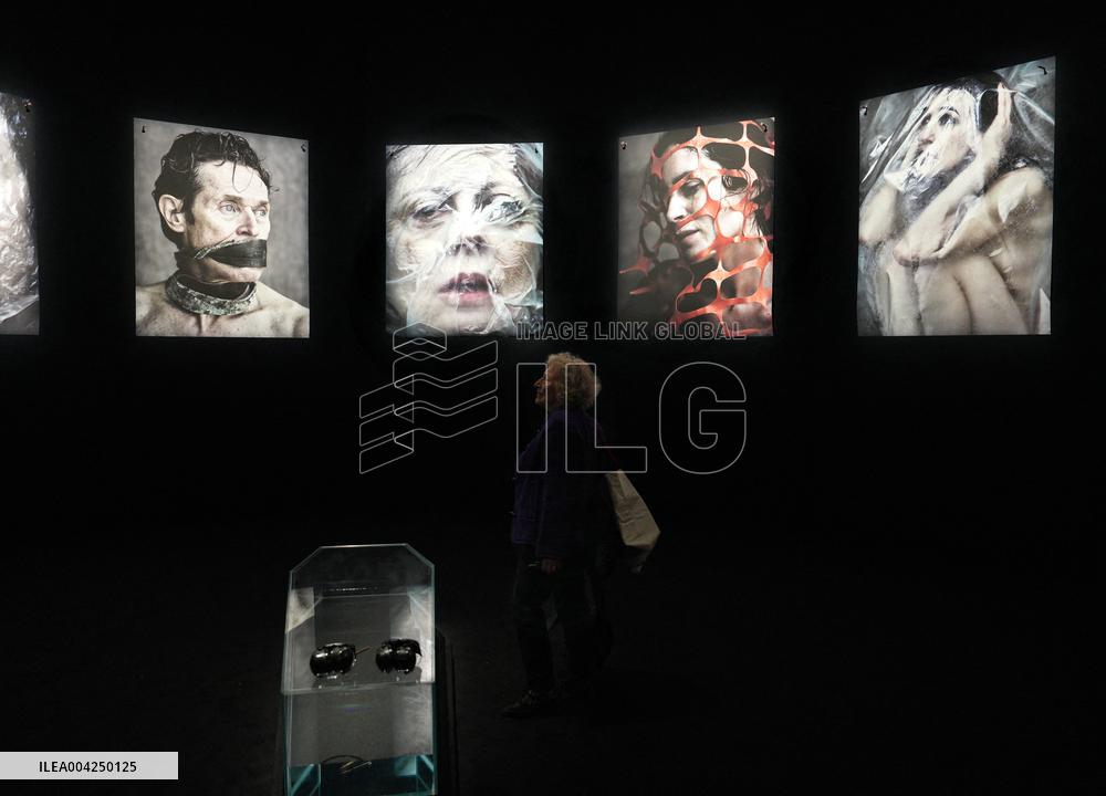 Susan Sarandon Joins Fabrizio Ferri for Breath Taking at Milan Art Week - Milan