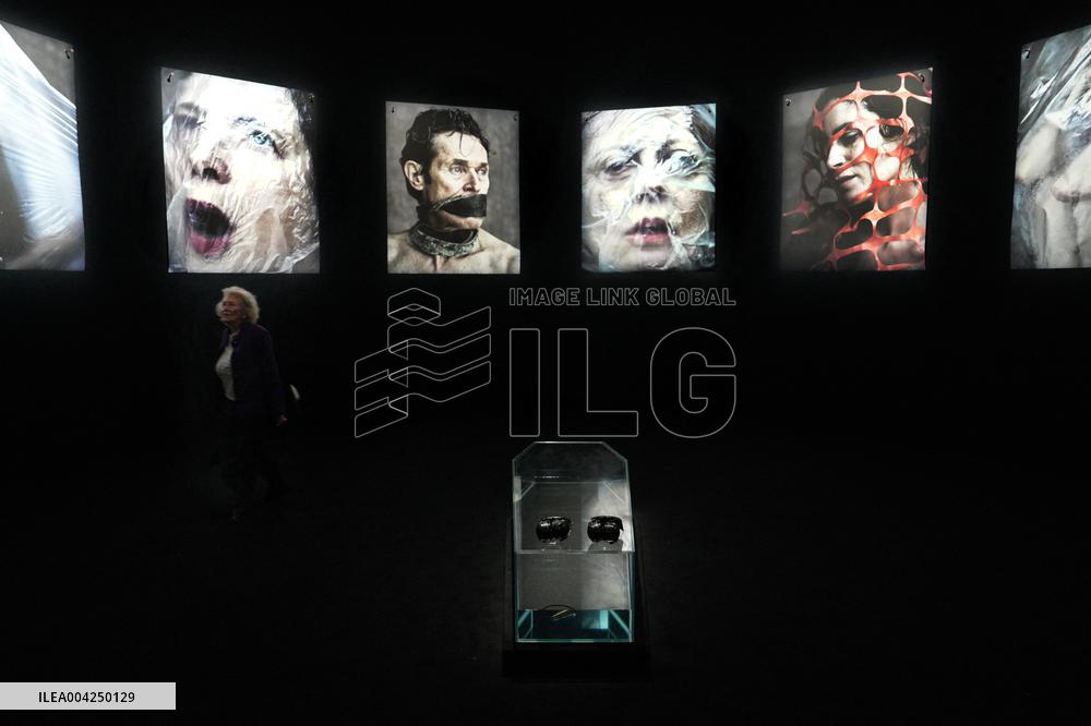 Susan Sarandon Joins Fabrizio Ferri for Breath Taking at Milan Art Week - Milan