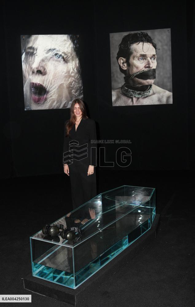 Susan Sarandon Joins Fabrizio Ferri for Breath Taking at Milan Art Week - Milan