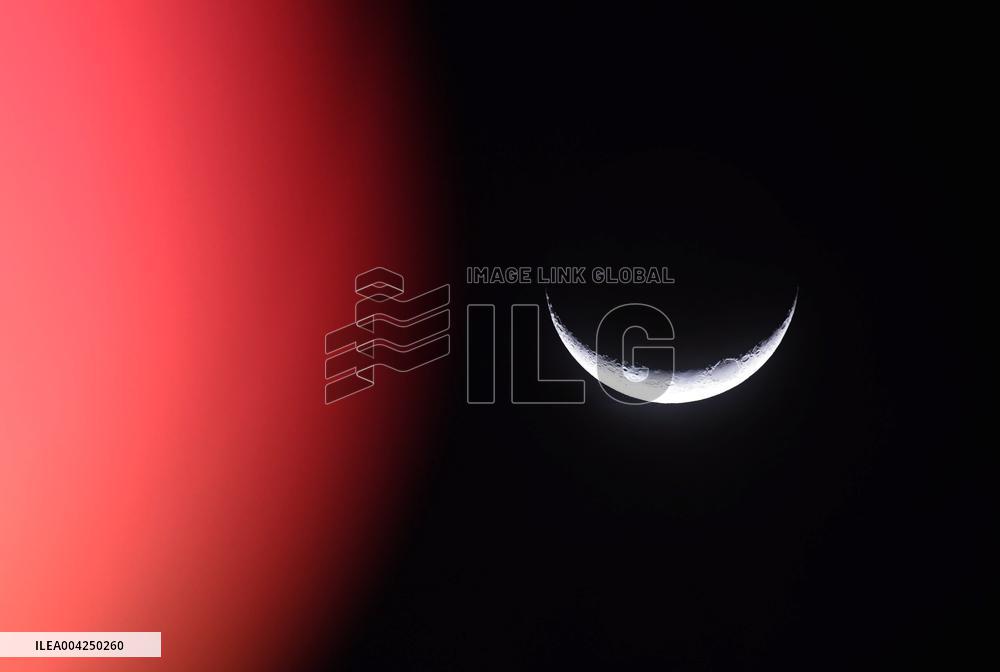 2025 Largest Waxing Crescent Moon in Hangzhou