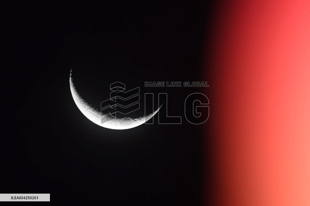 2025 Largest Waxing Crescent Moon in Hangzhou