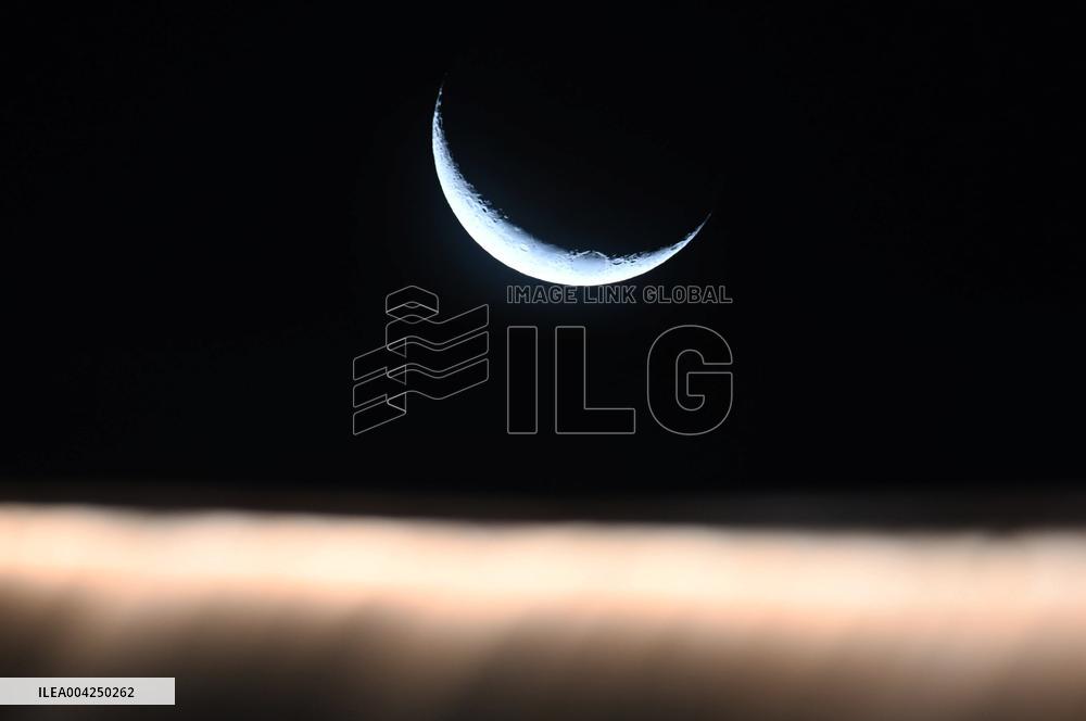 2025 Largest Waxing Crescent Moon in Hangzhou