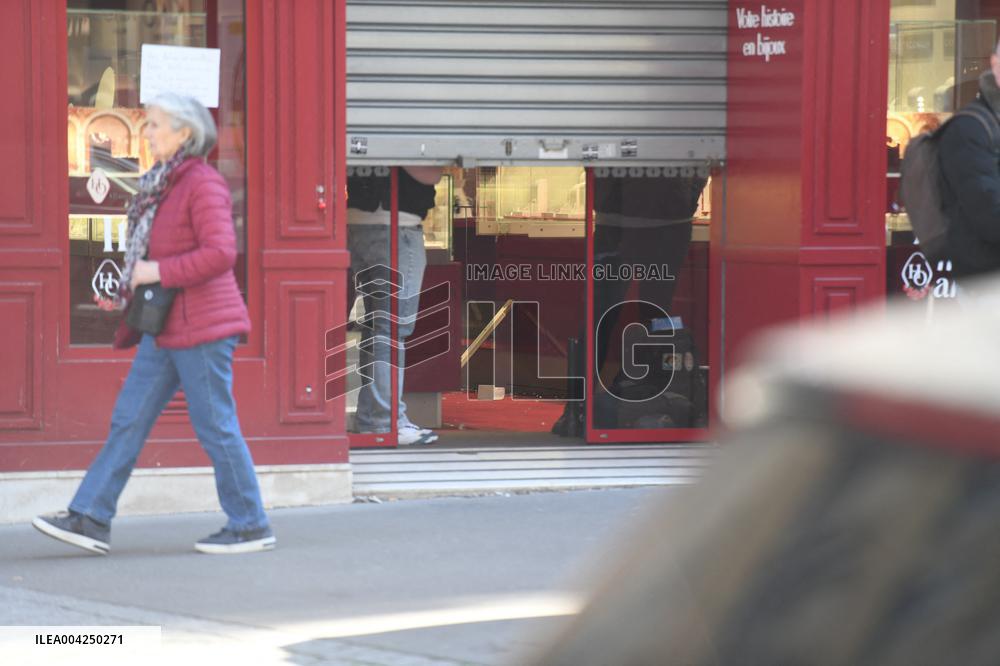 Jewelry Heist at Histoire d'Or in Paris