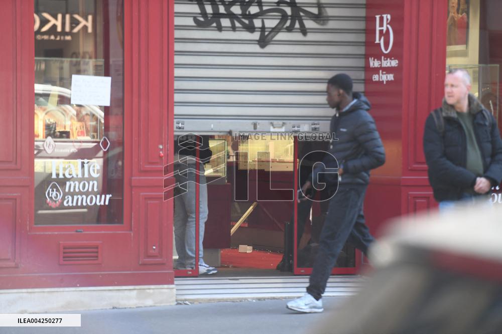 Jewelry Heist at Histoire d'Or in Paris