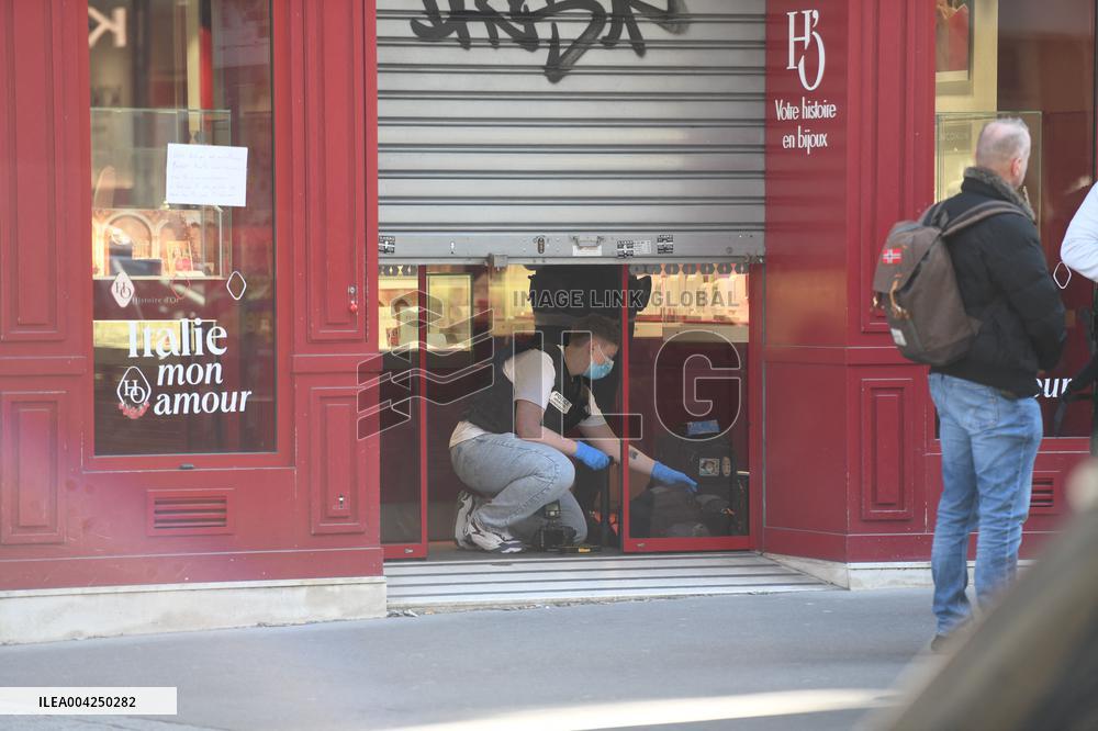 Jewelry Heist at Histoire d'Or in Paris