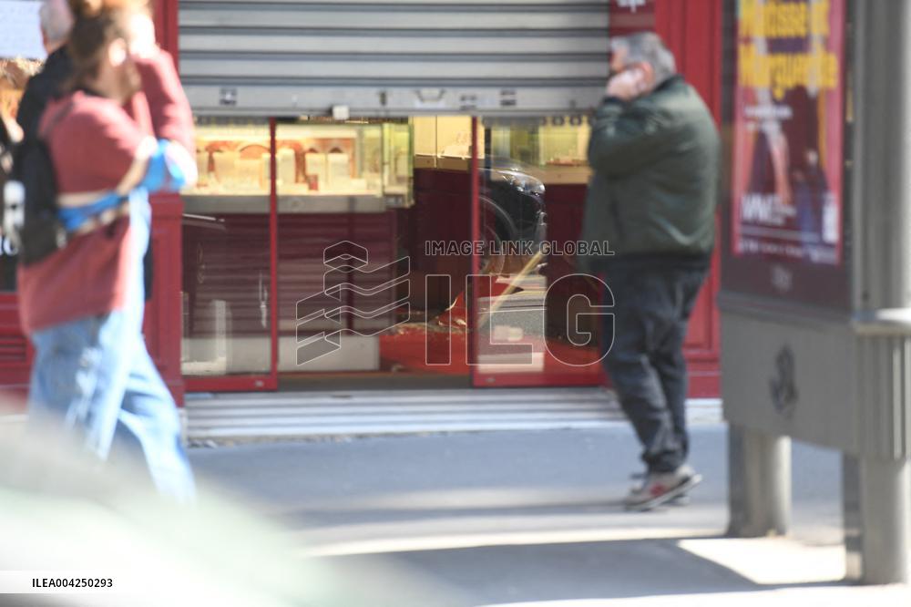 Jewelry Heist at Histoire d'Or in Paris