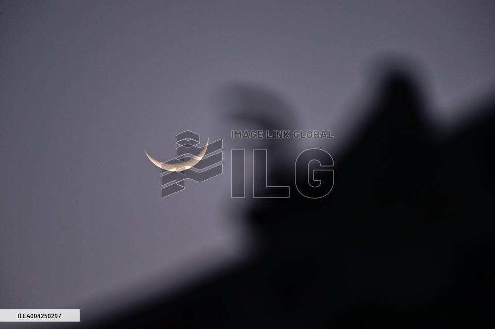 largest Waxing Crescent Moon in Qingzhou