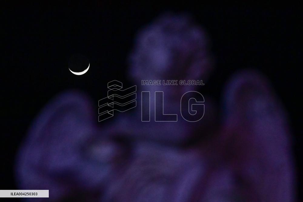 largest Waxing Crescent Moon in Qingzhou