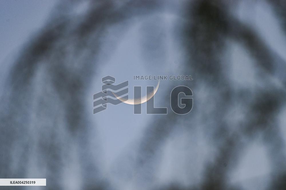 largest Waxing Crescent Moon in Qingzhou