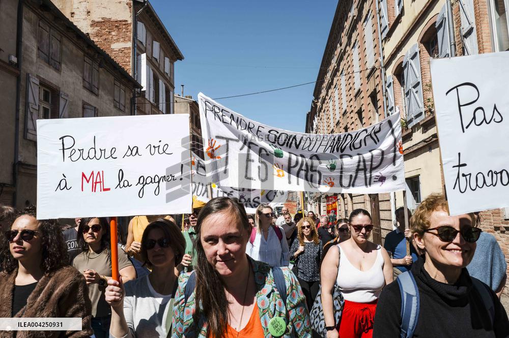 Social Sector Workers Demonstrate - Montauban