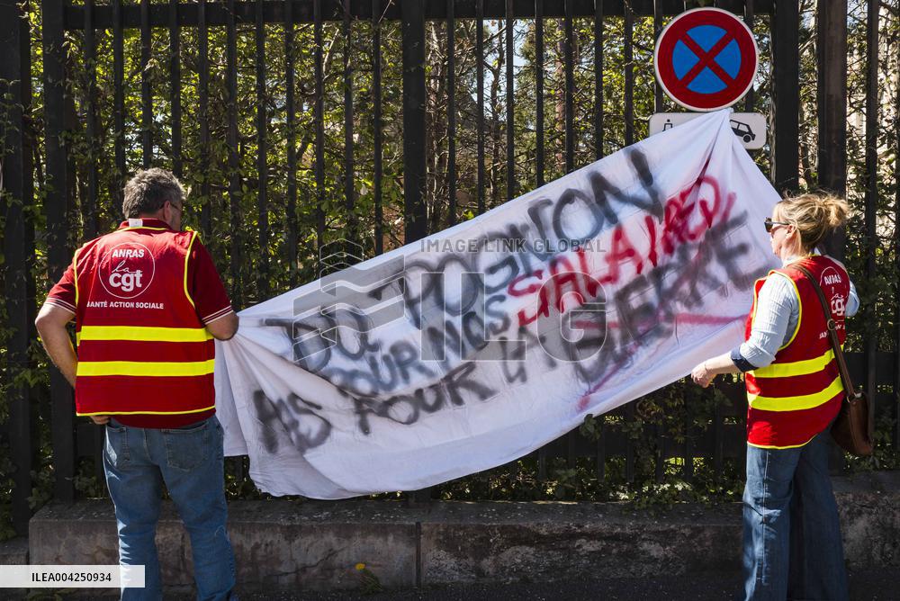 Social Sector Workers Demonstrate - Montauban