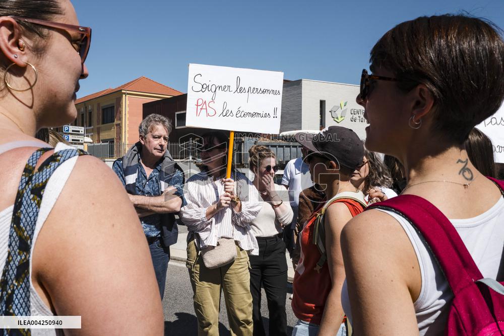 Social Sector Workers Demonstrate - Montauban