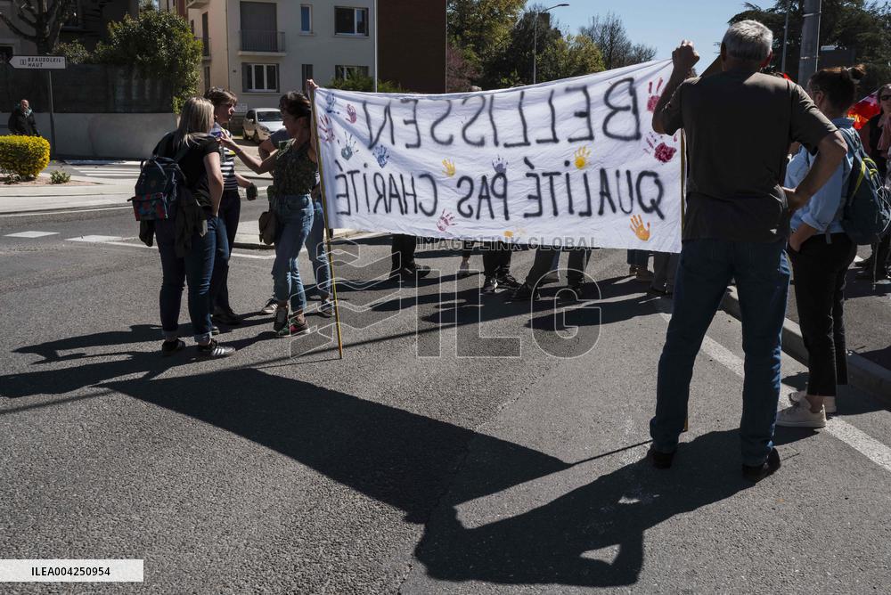 Social Sector Workers Demonstrate - Montauban