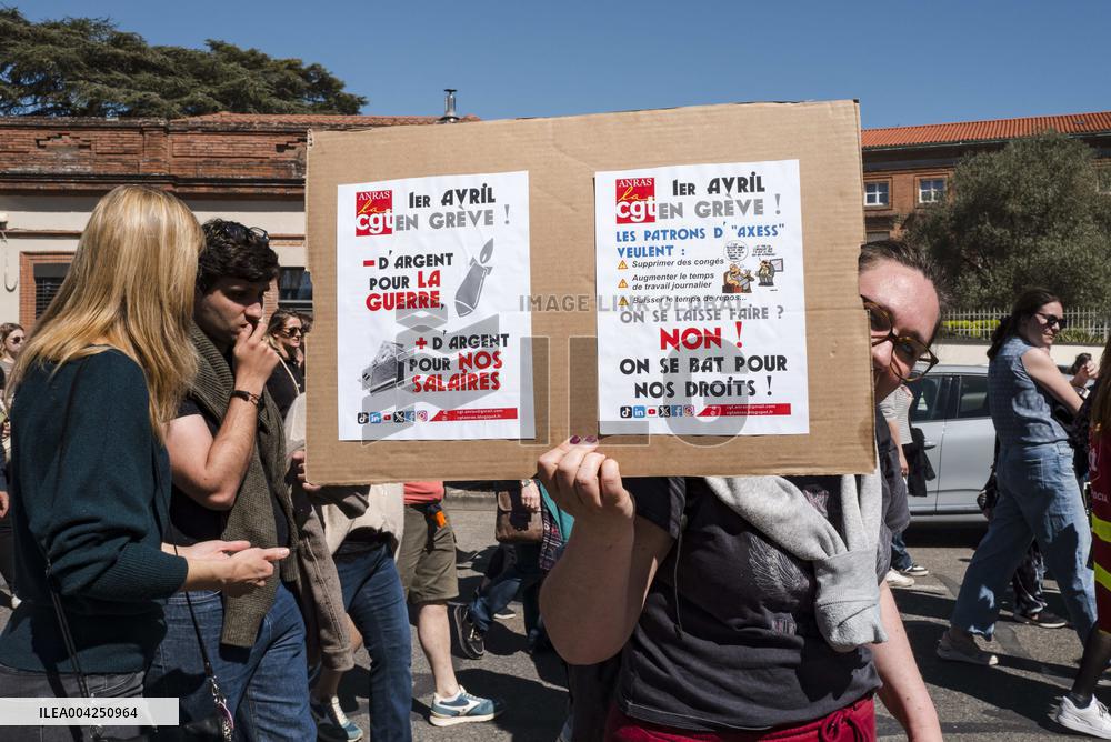 Social Sector Workers Demonstrate - Montauban
