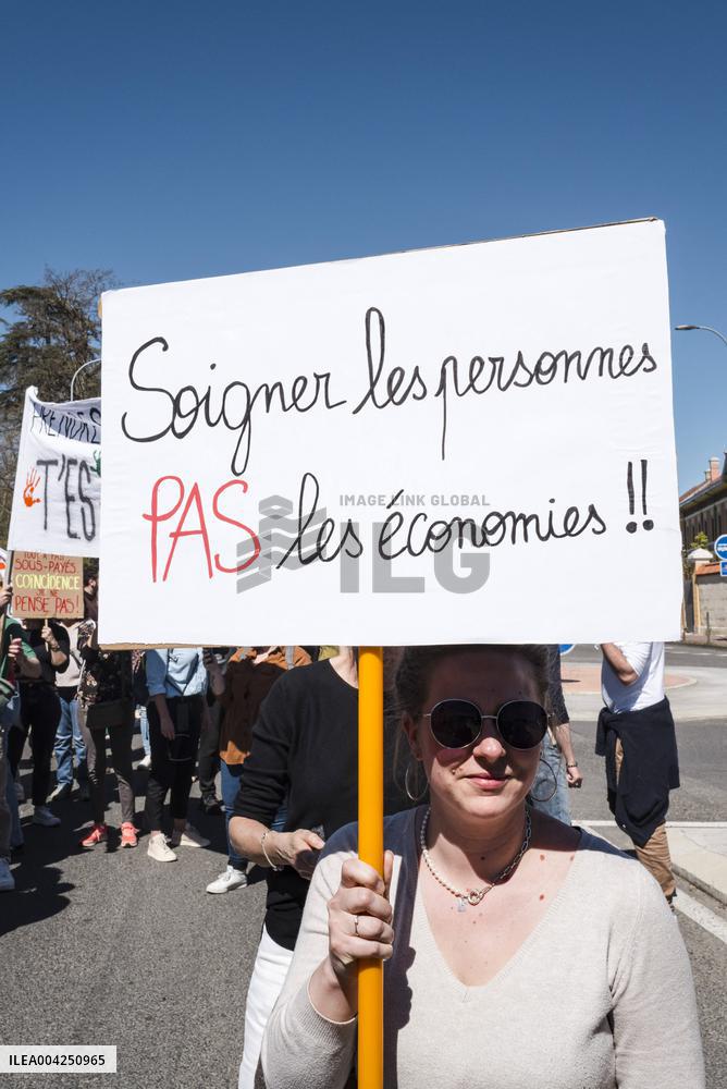Social Sector Workers Demonstrate - Montauban
