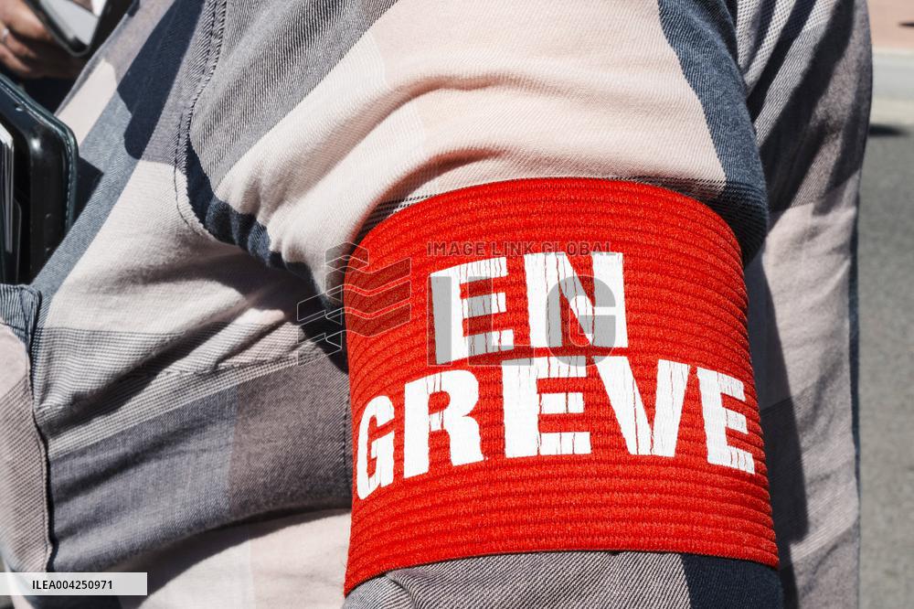 Social Sector Workers Demonstrate - Montauban