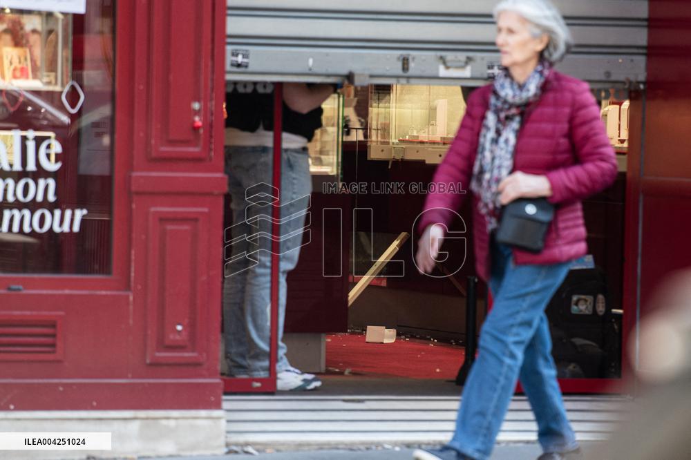 Jewelry Heist at Histoire d'Or in Paris